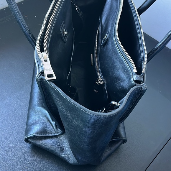 PRADA BAG. GORGEOUS. - Picture 5 of 10